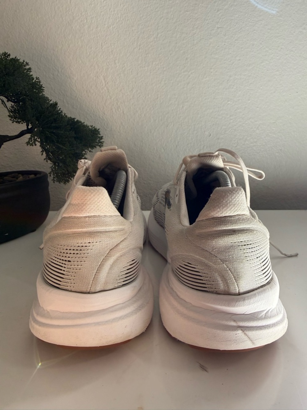 Brooks Revel 8 Men's Running Shoe in White with Black and Gold Logo - Picture 7 of 10